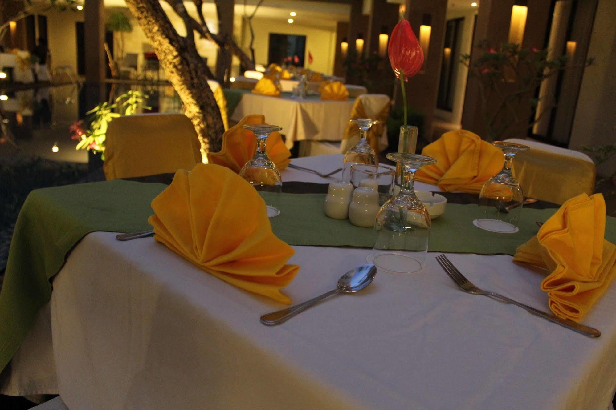 Hotel Santika Kuta Kuta Lombok Esterno foto